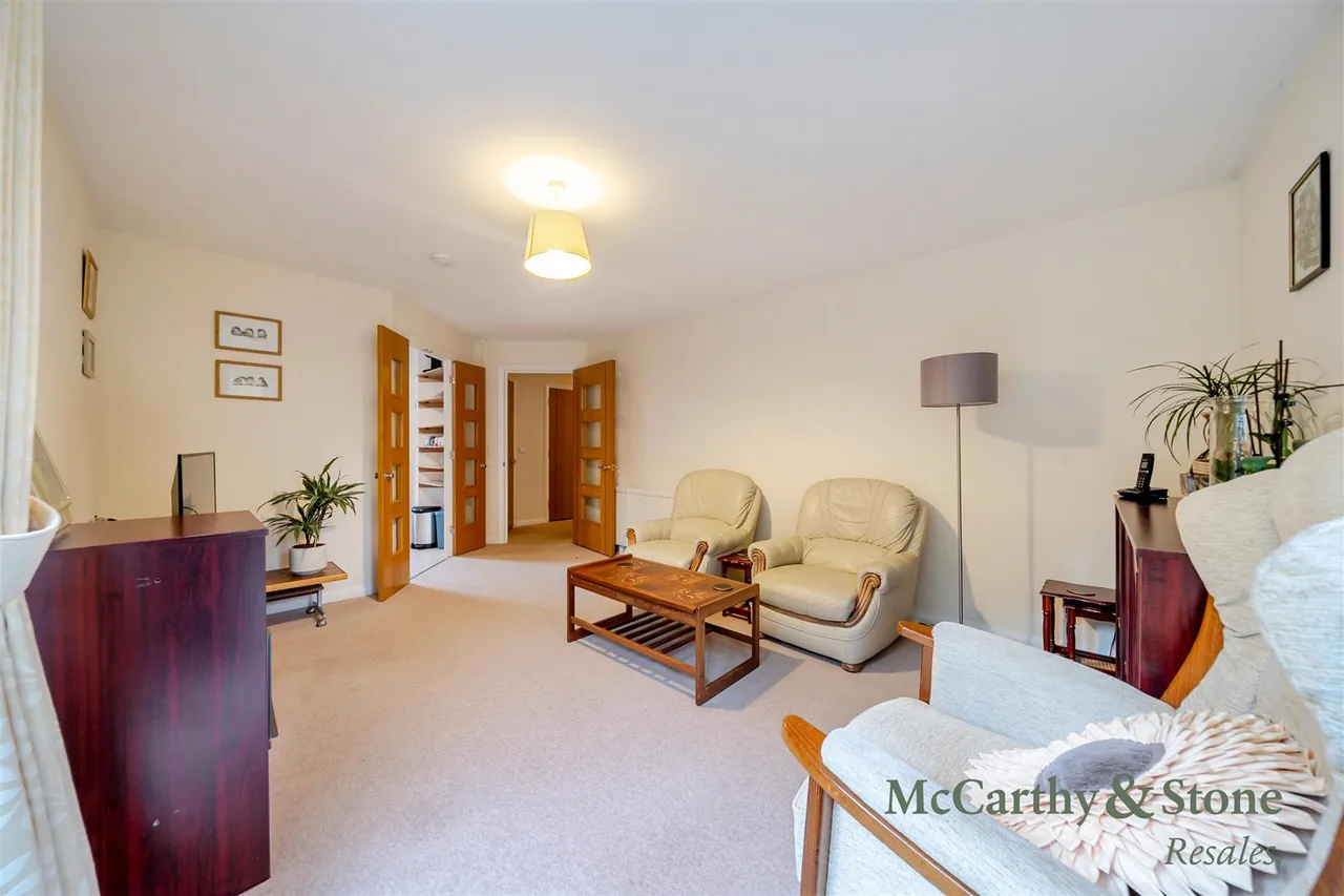 Station Approach, Cheadle Hulme, SK8, photo 13