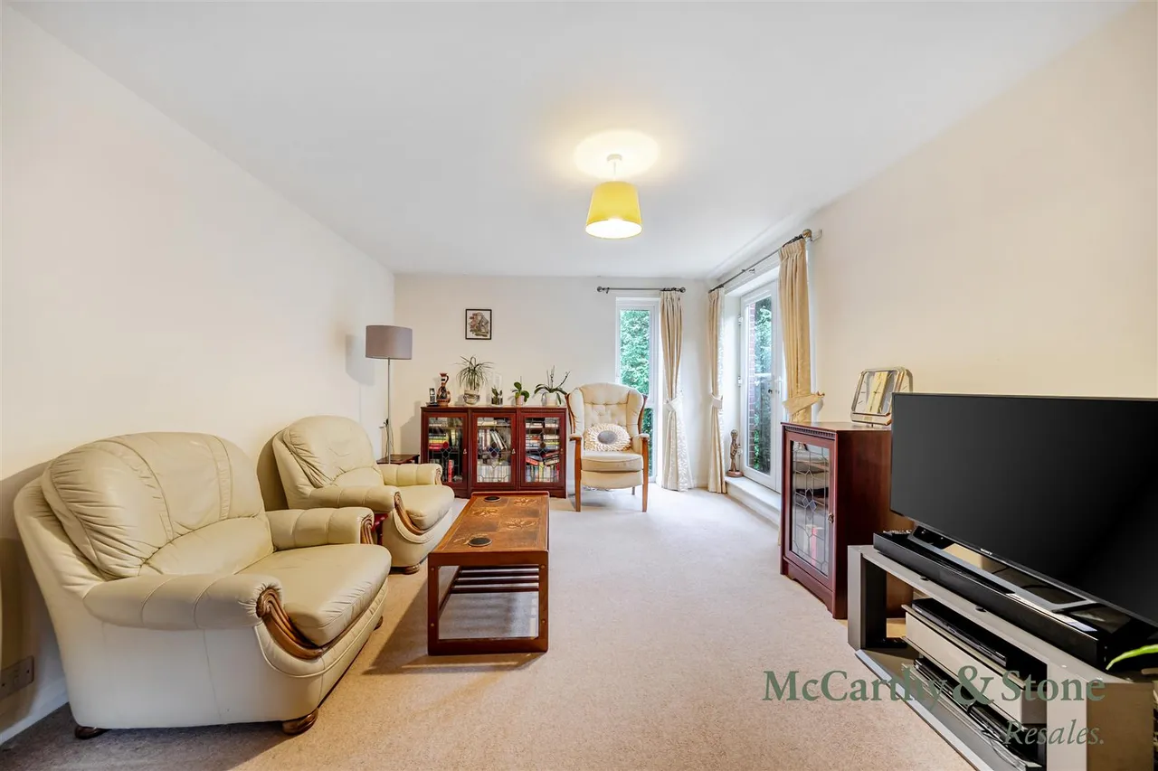Station Approach, Cheadle Hulme, SK8, photo 12