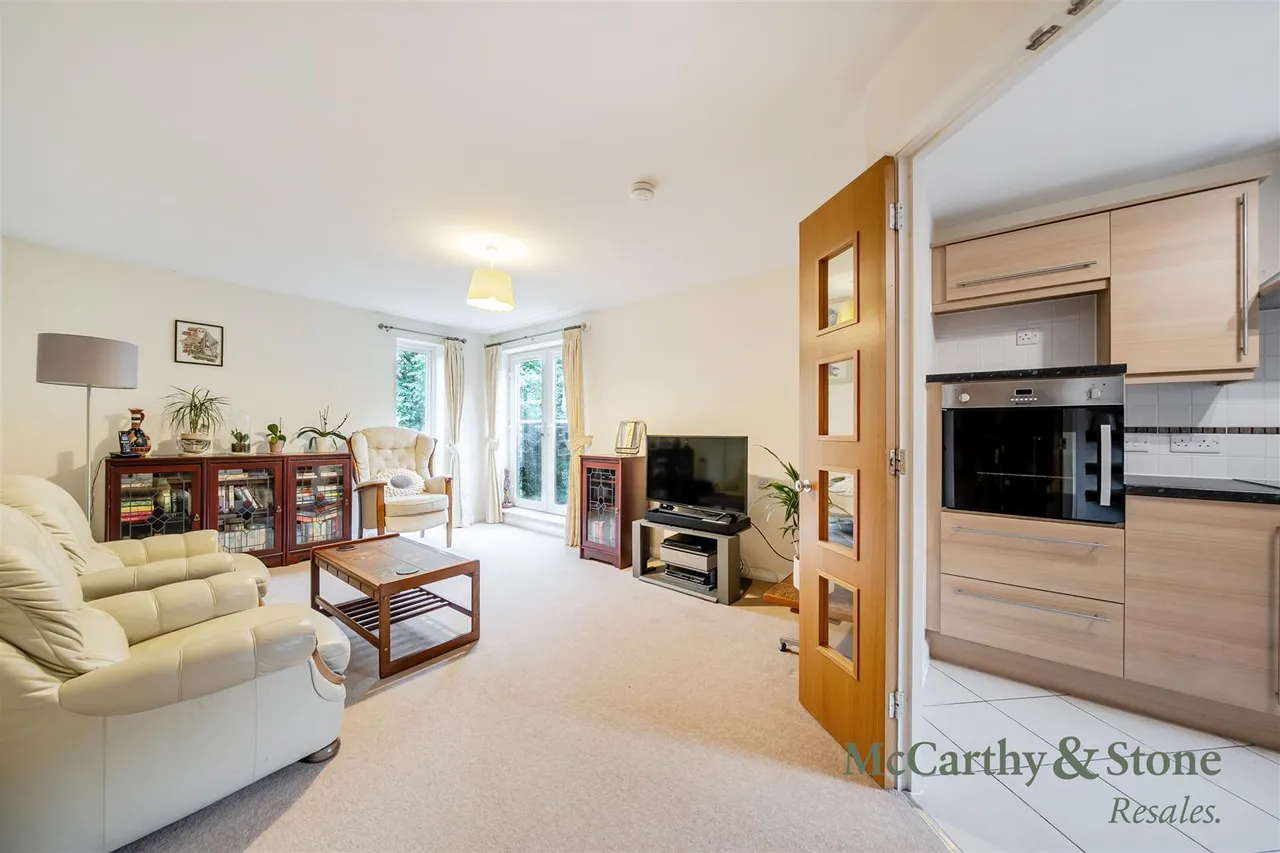 Station Approach, Cheadle Hulme, SK8, photo 11