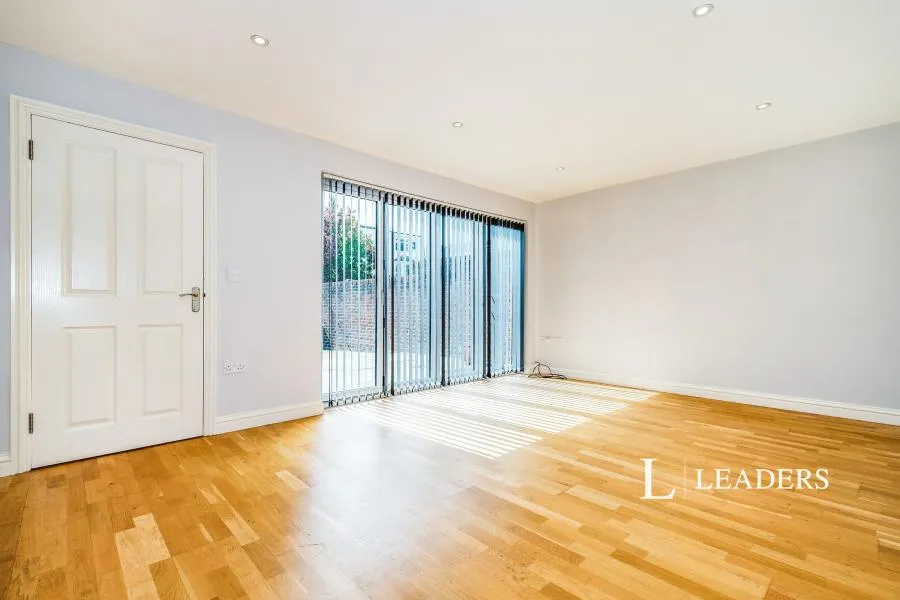 Chesswood Road, Worthing, BN11, photo 2