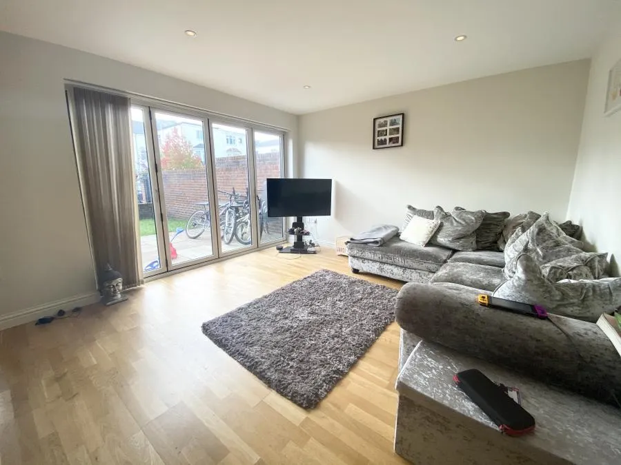 Chesswood Road, Worthing, BN11, photo 3