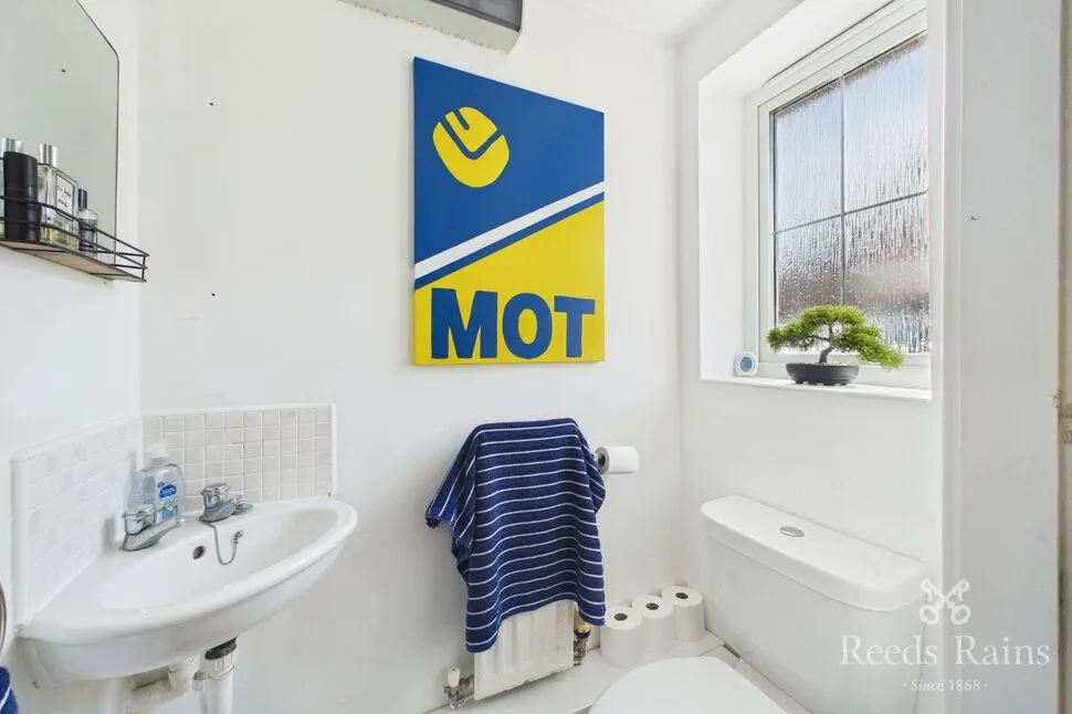 Cromwell Mount, Pontefract, West Yorkshire, WF8, photo 10