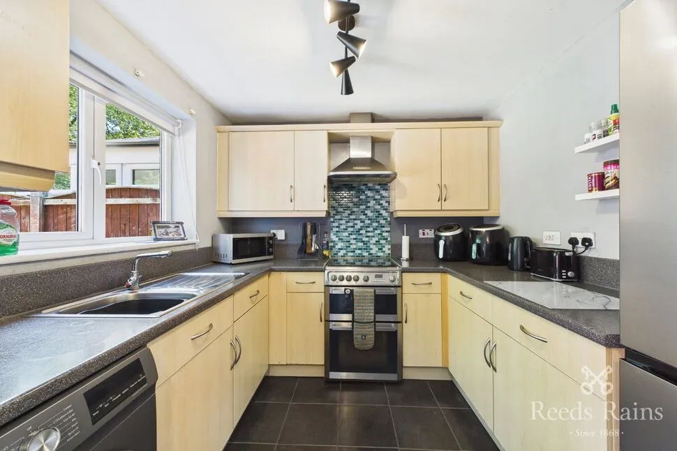 Cromwell Mount, Pontefract, West Yorkshire, WF8, photo 2