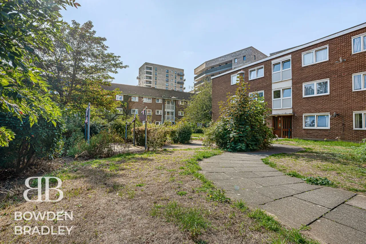 The Shaftesburys, Barking, IG11, photo 15