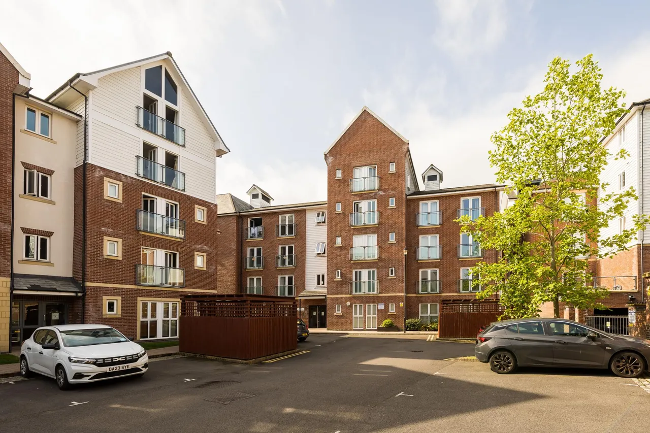 2 bed flat for sale, Saddlery Way, Chester, CH1