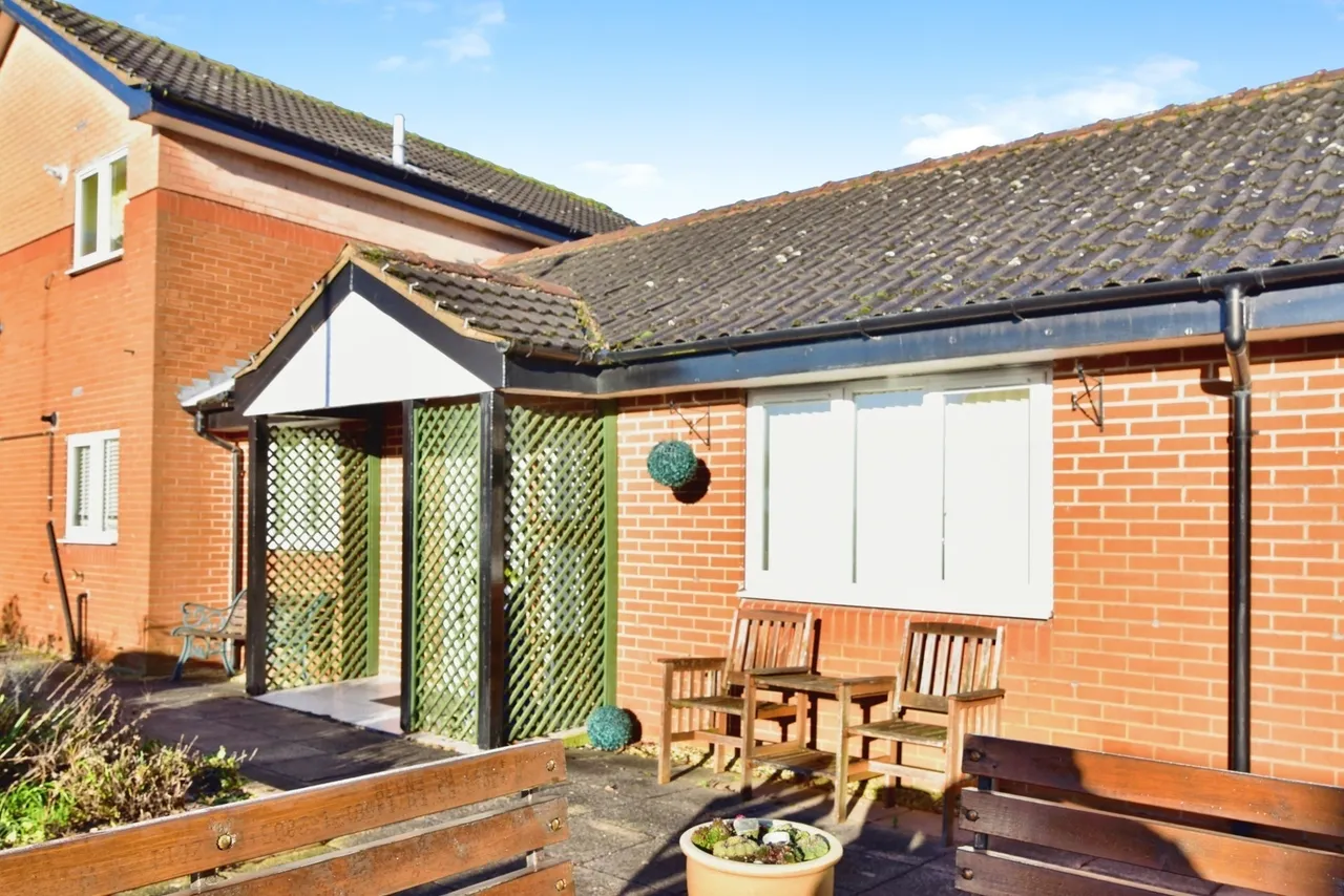2 bed house for sale — St. Albans Court, Wickersley, Rotherham, South Yorkshire, S66