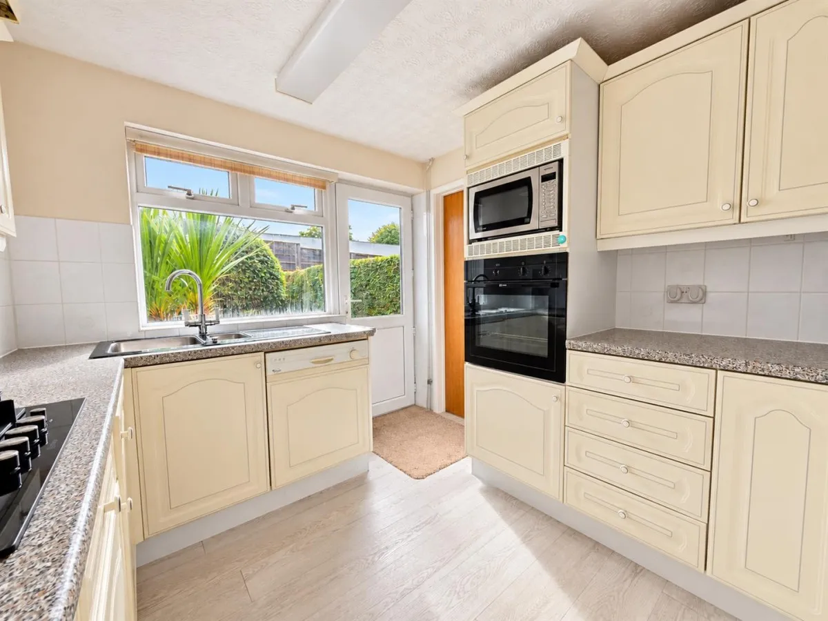 Insley Gardens, Hucclecote, GL3, photo 2
