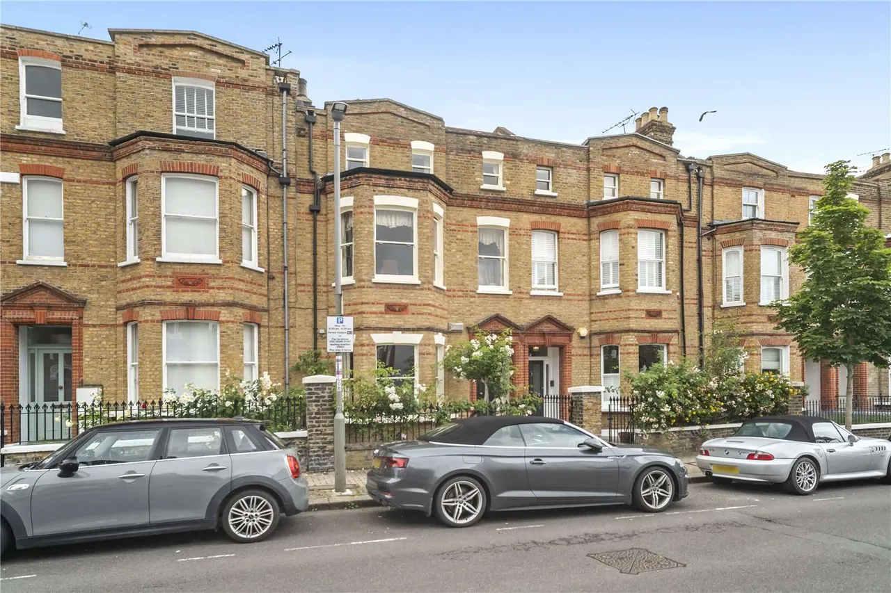 5 bed house for sale — Eglantine Road, London, SW18 2DE