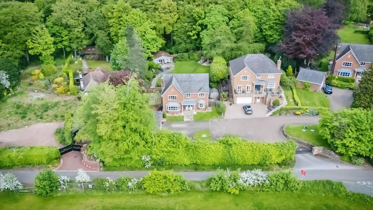 5 bed house for sale — The Brackens, Delph Lane, Daresbury, Warrington, WA4