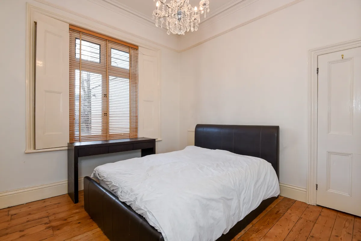 Chiswick High Road, Chiswick, London, W4, photo 5