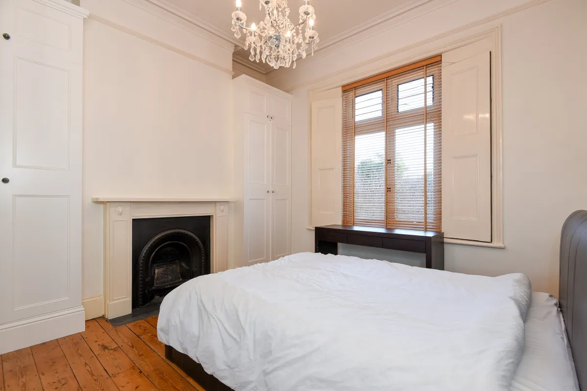 Chiswick High Road, Chiswick, London, W4, photo 4