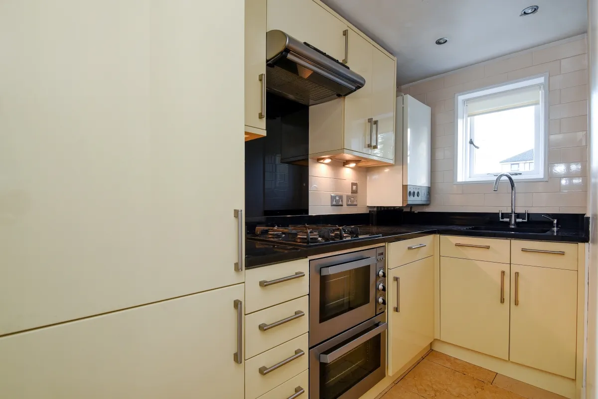 Chiswick High Road, Chiswick, London, W4, photo 2