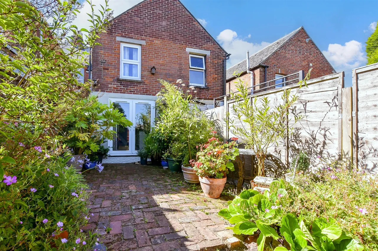 Albert Road, Gurnard, PO31, photo 9