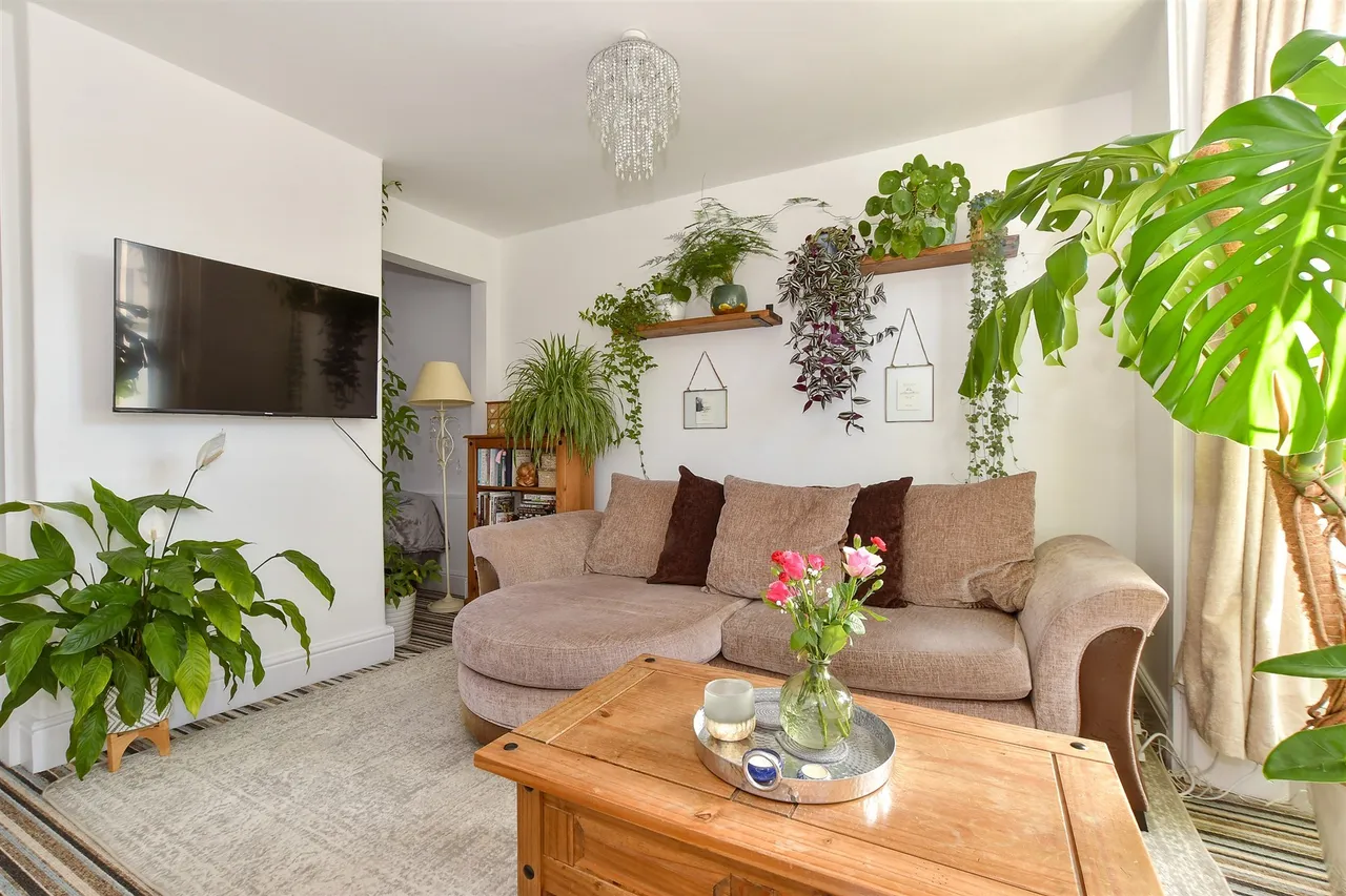 Albert Road, Gurnard, PO31, photo 2