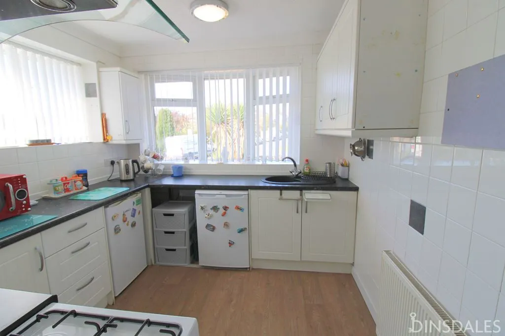 Leaventhorpe Lane, Bradford BD8 0EF, photo 2