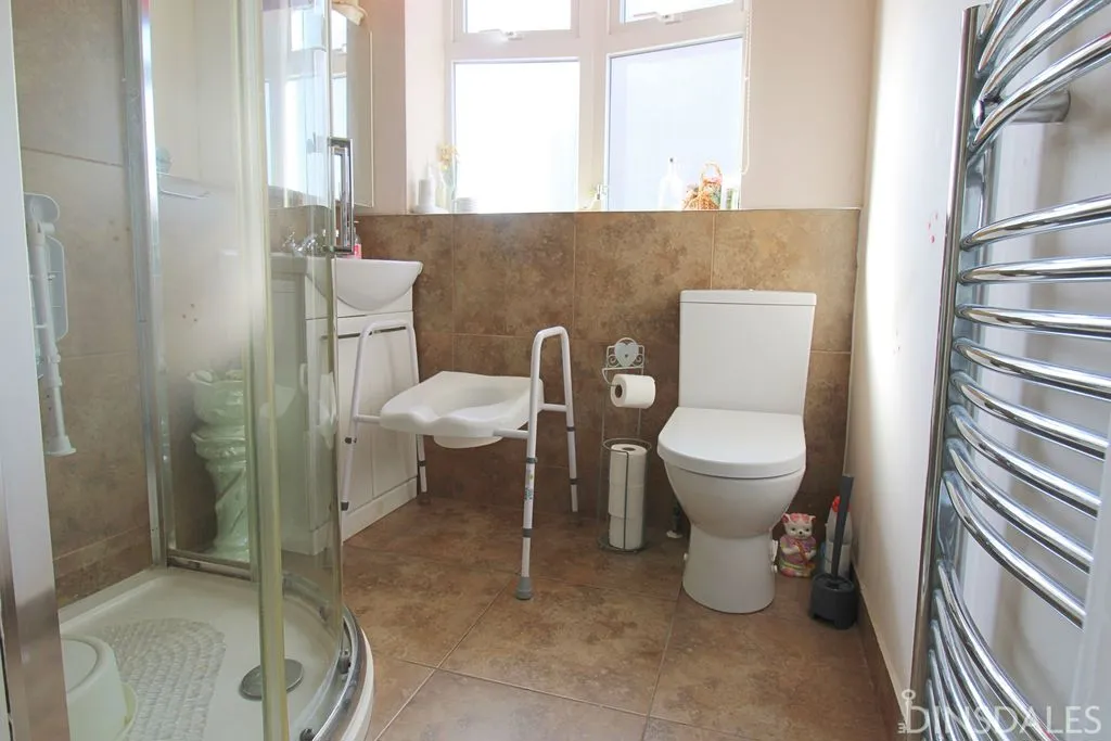 Leaventhorpe Lane, Bradford BD8 0EF, photo 4
