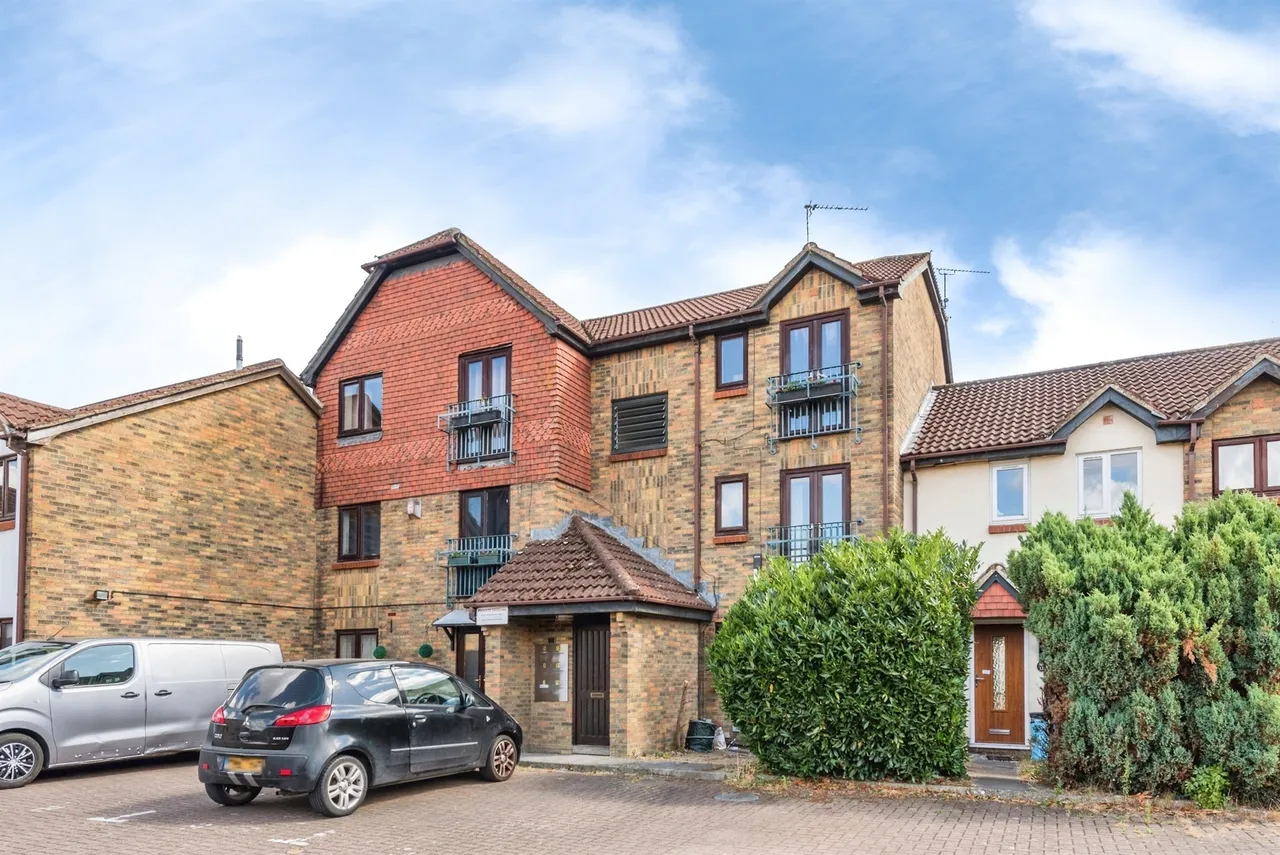 Castilian Mews, Shaw, SN5, photo 6
