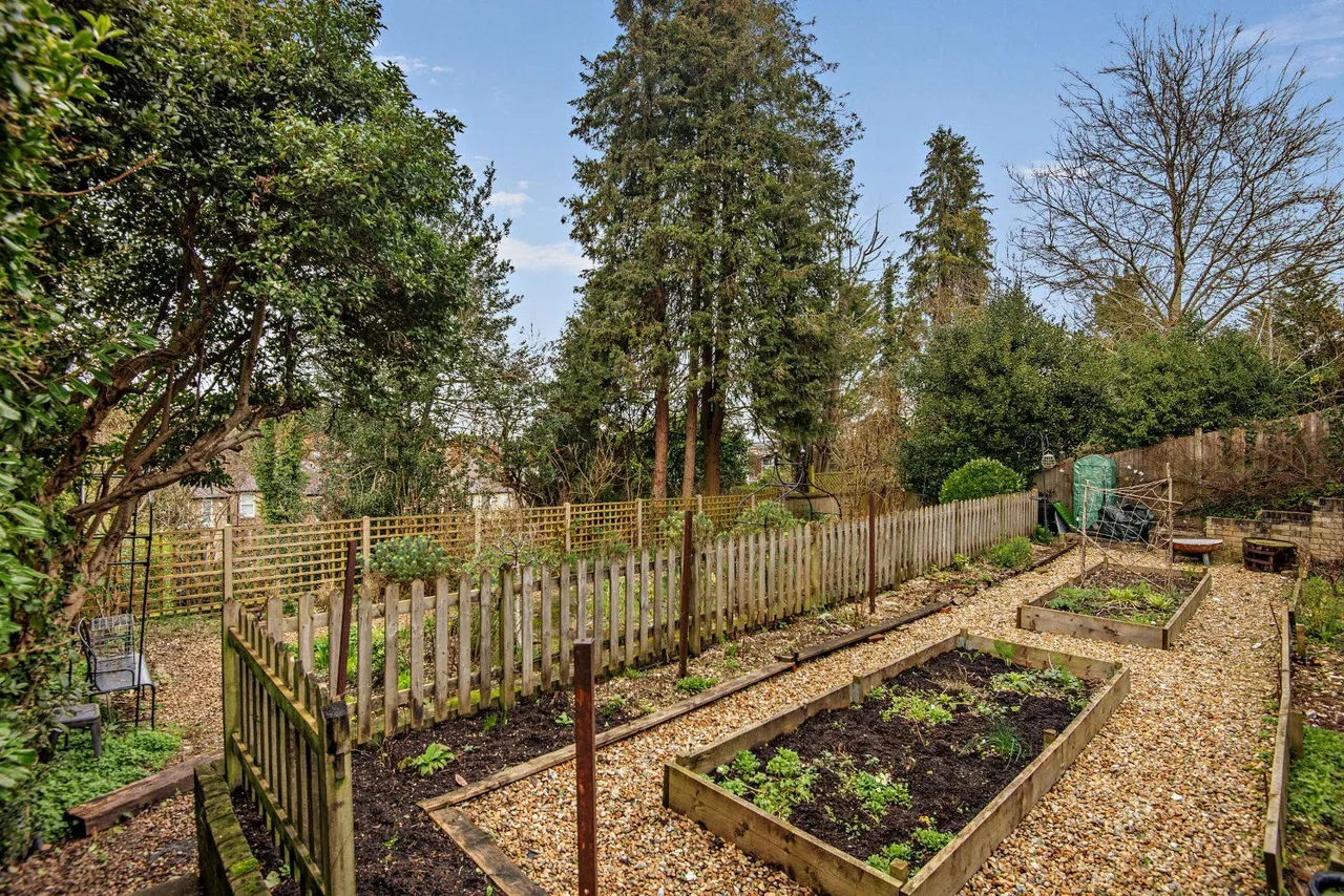 Mountside, Guildford, Surrey, GU2 4JE, photo 12