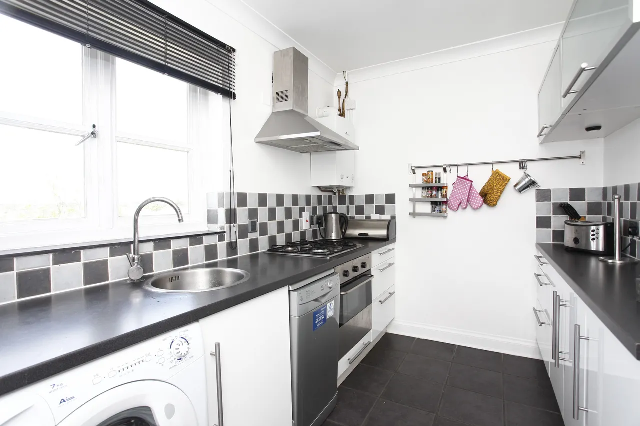 9 Moore Court, 2-10 Alexandra Road, London, photo 7