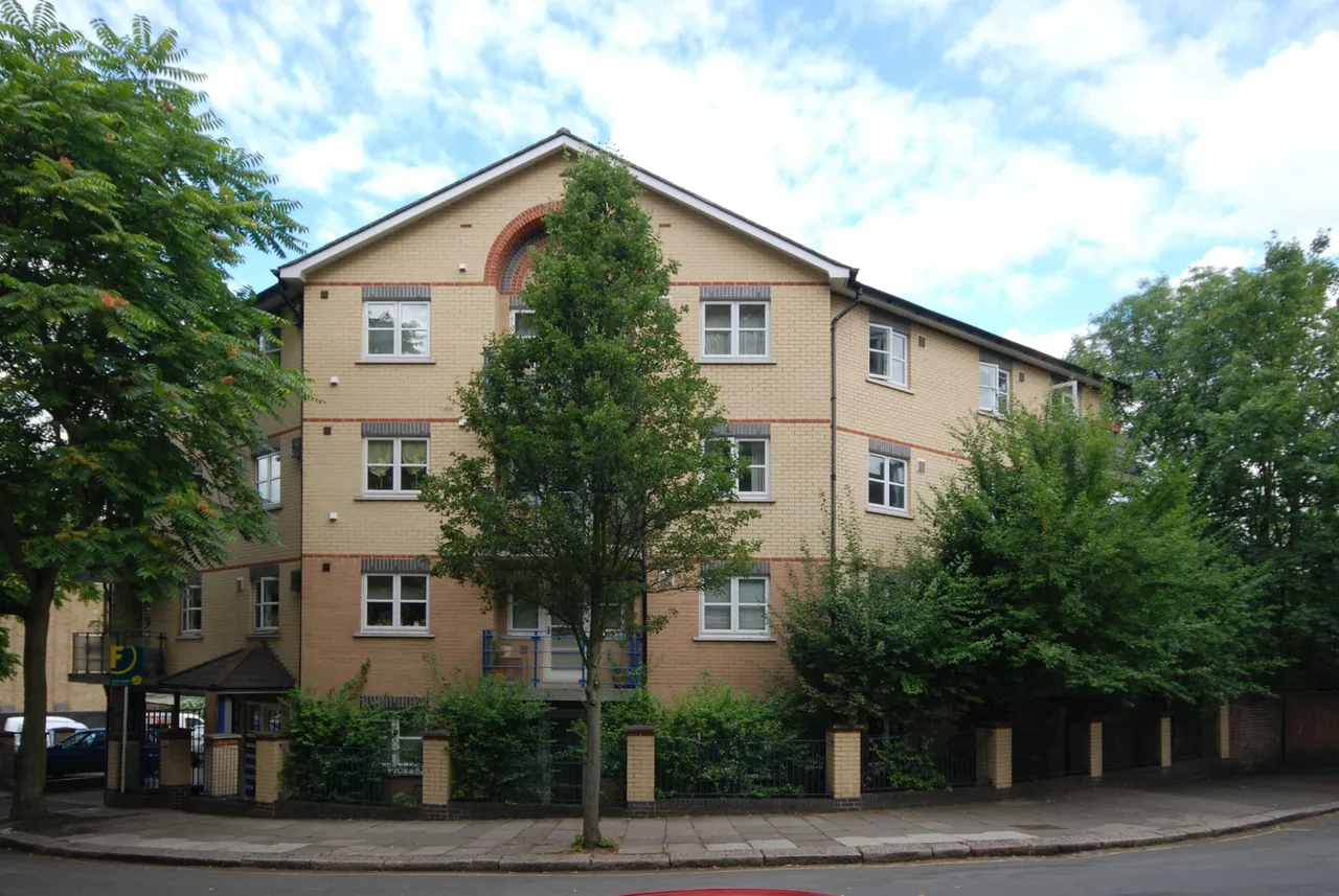2 bed flat to rent — 9 Moore Court, 2-10 Alexandra Road, London