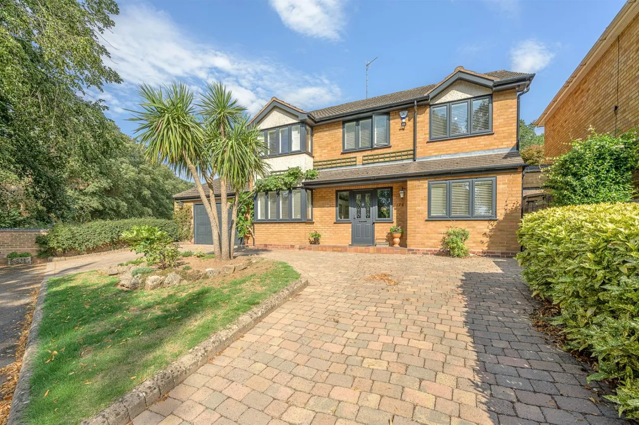 4 bed house for sale — Lawnswood Road, Wordsley, DY8 5LW