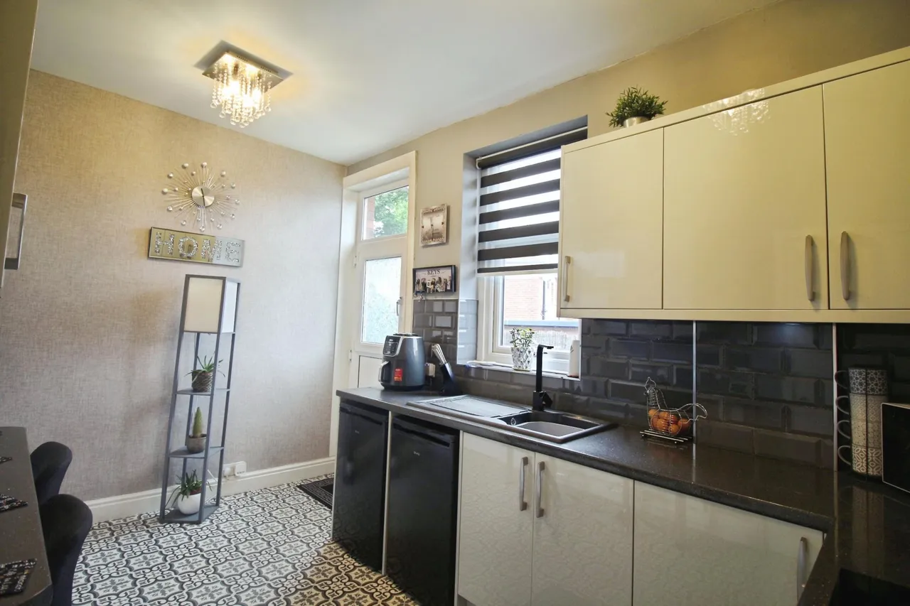 Bradford Road, Tingley, WF3, photo 6