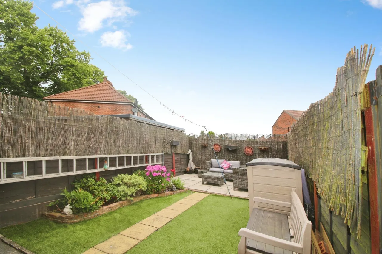 Bradford Road, Tingley, WF3, photo 14