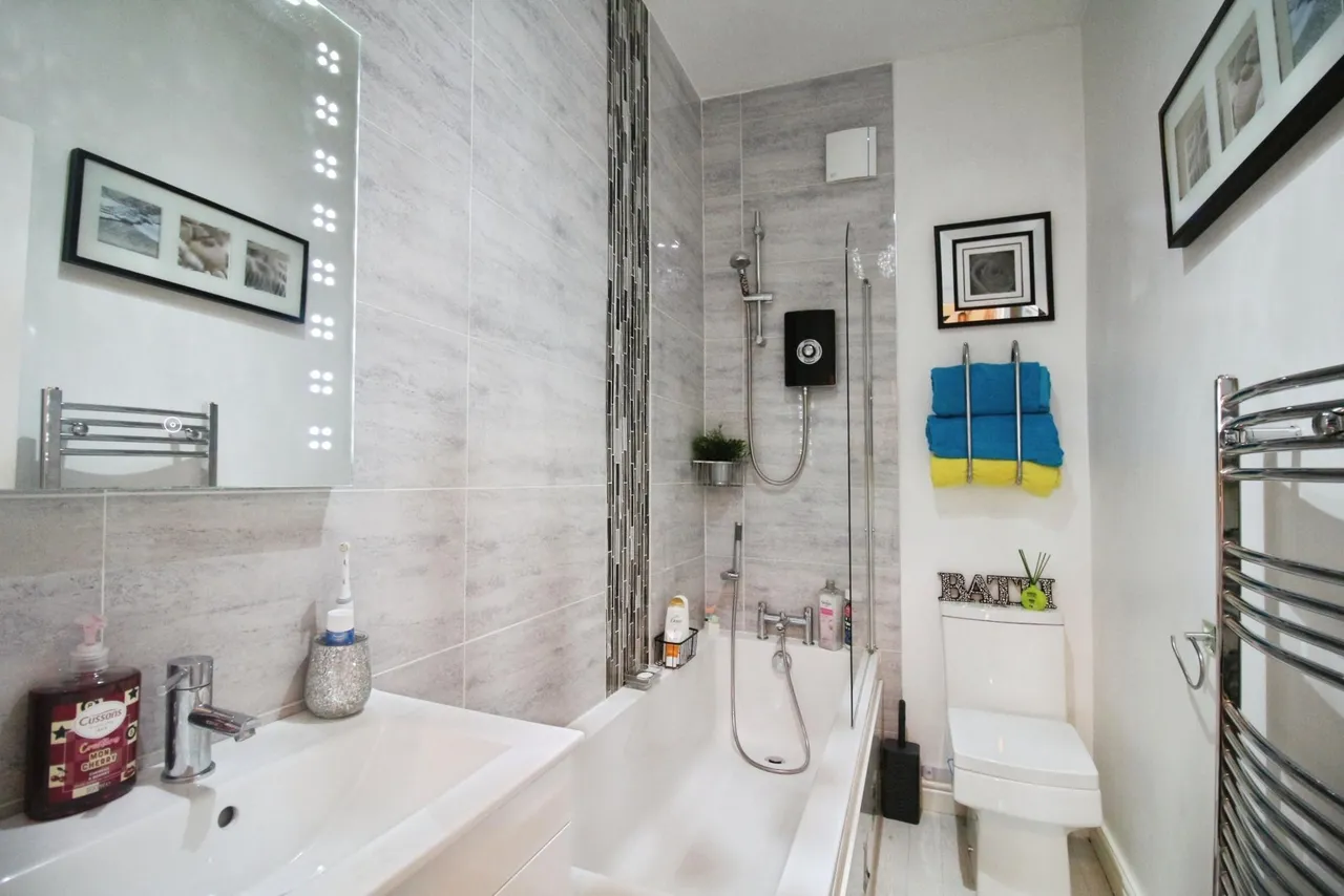 Bradford Road, Tingley, WF3, photo 9