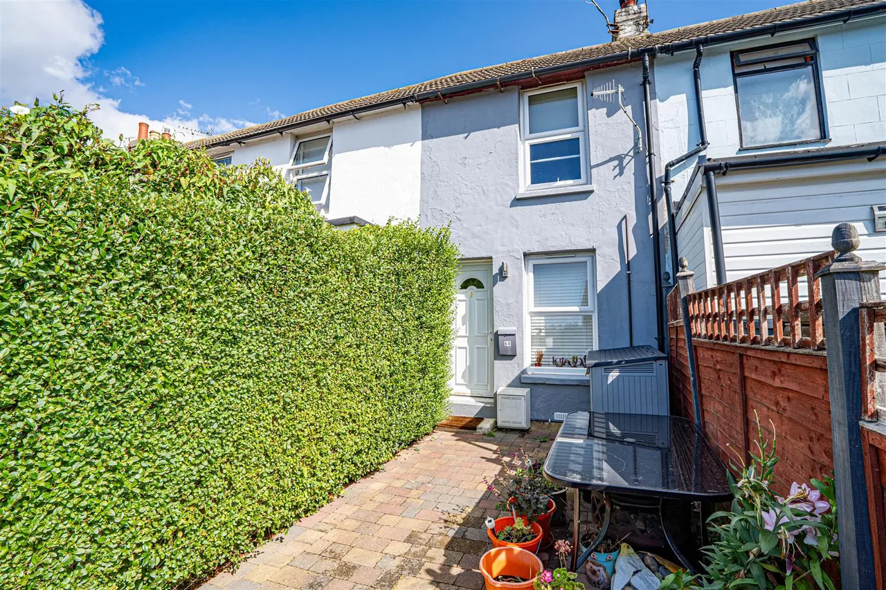 2 bed house for sale, Rye Road, Hastings