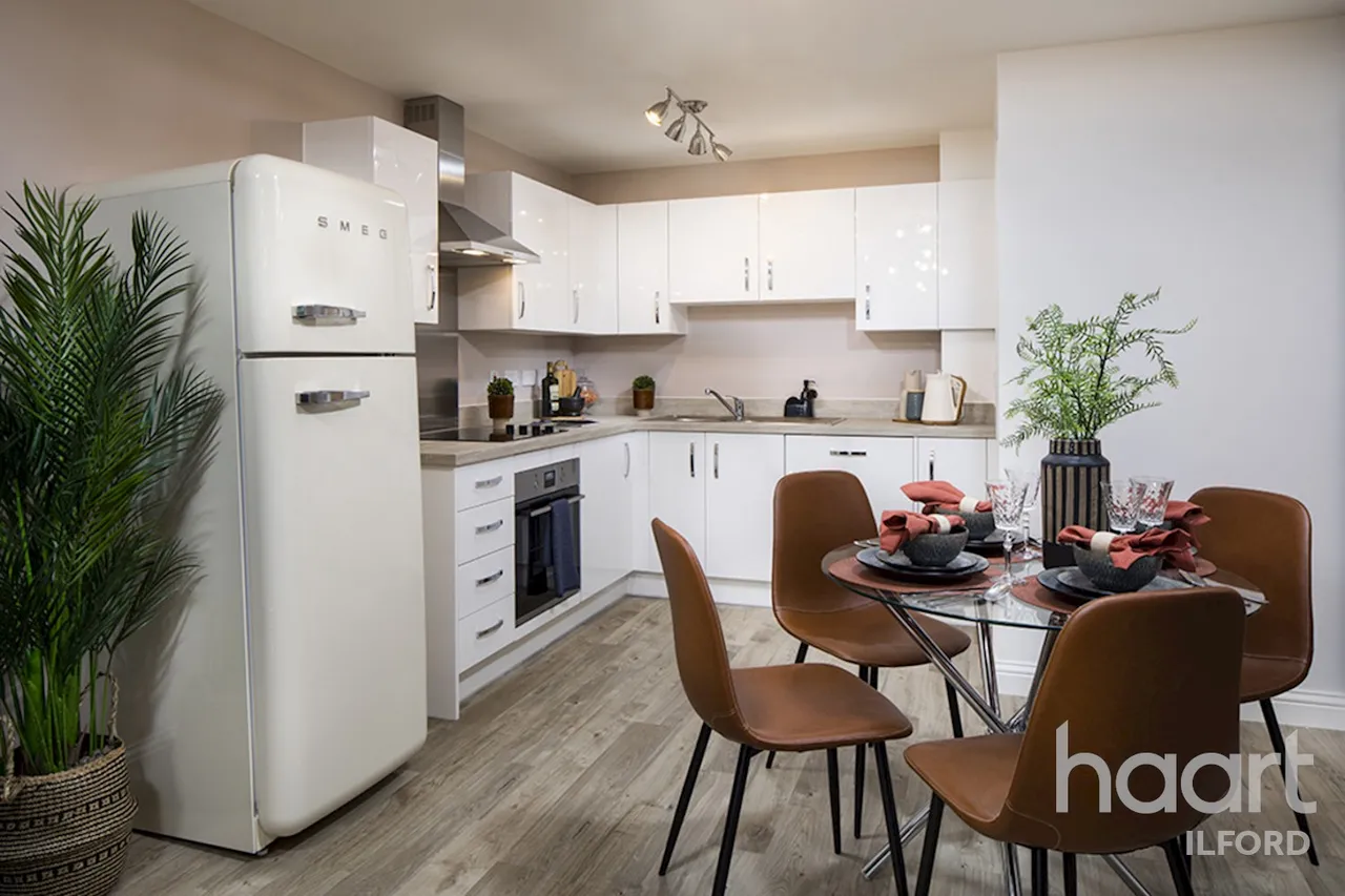 Wessex Close, London, IG3, photo 2