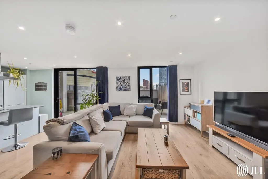 3 bed flat for sale, Forrester Way, London, E15