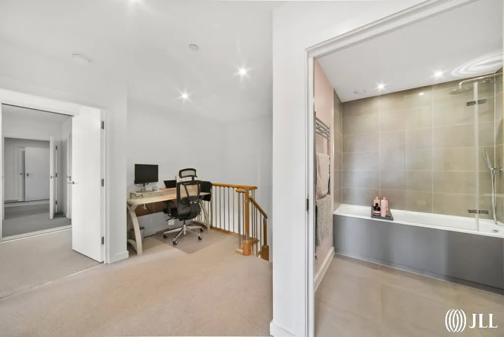 Forrester Way, London, E15, photo 13