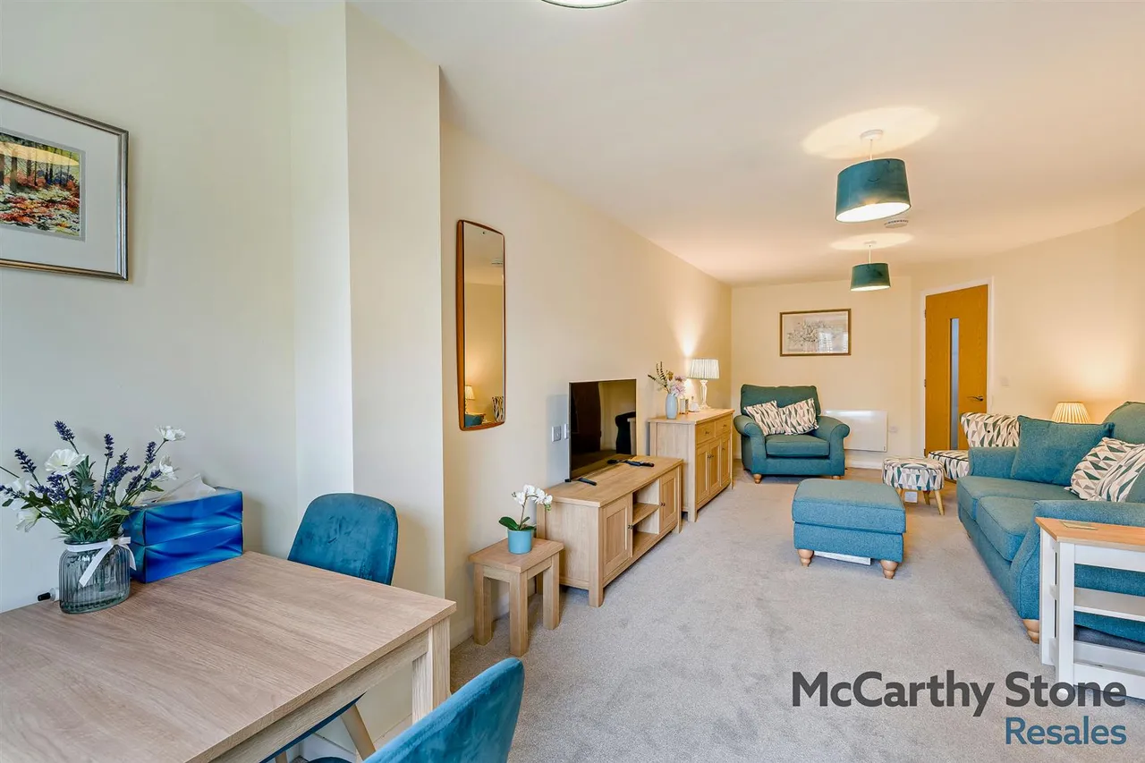 Burlington Gardens, Leyland, PR25, photo 4