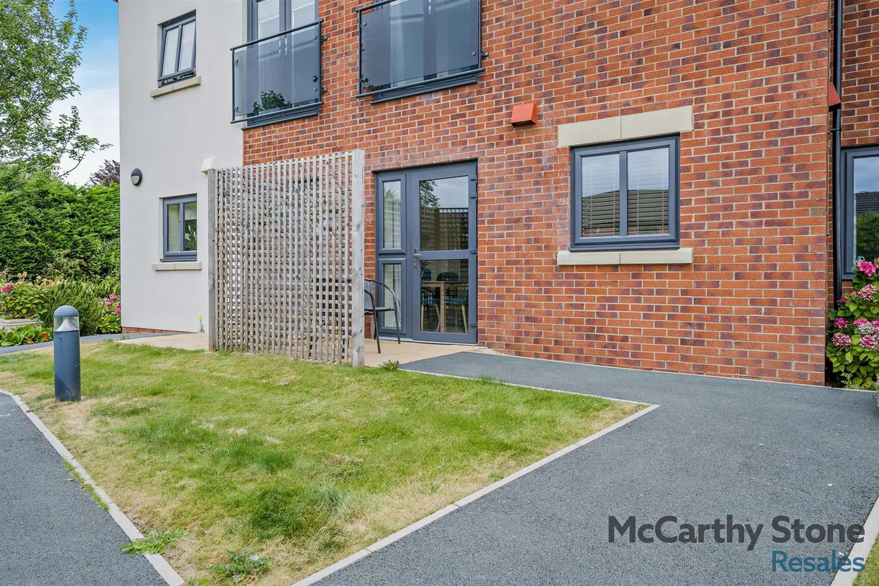 Burlington Gardens, Leyland, PR25, photo 8