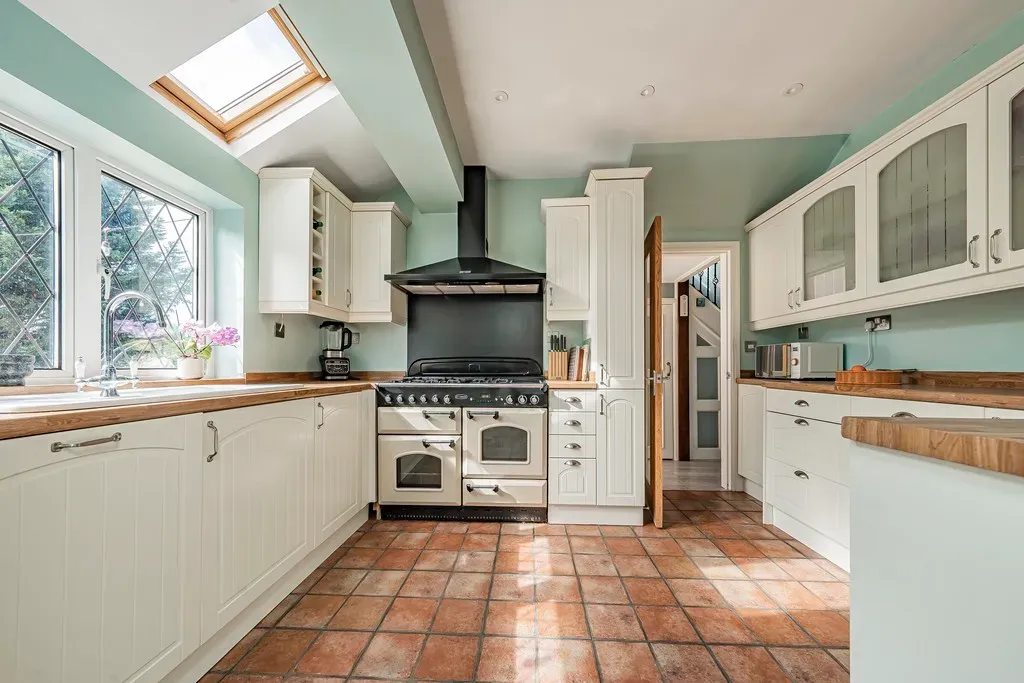 Swakeleys Road, Ickenham, UB10, photo 6