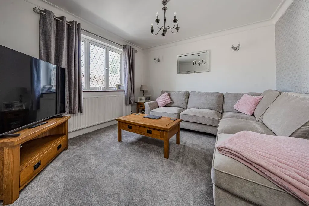 Swakeleys Road, Ickenham, UB10, photo 5