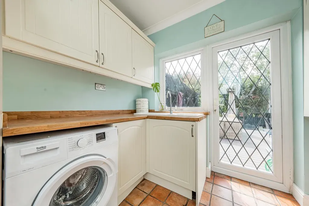 Swakeleys Road, Ickenham, UB10, photo 9