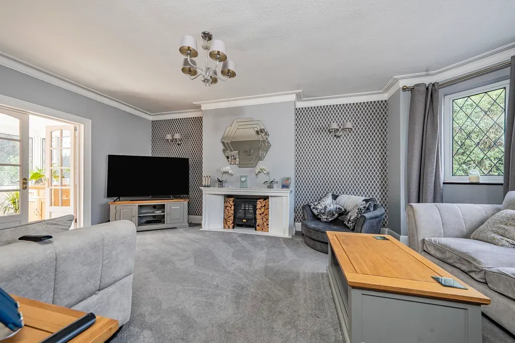 Swakeleys Road, Ickenham, UB10, photo 2