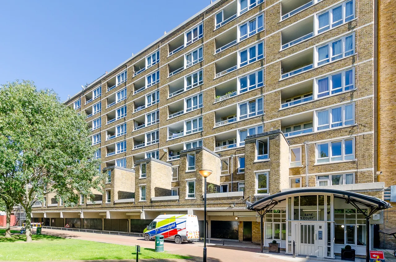 flat for sale — 124 Bath Court, St Lukes Estate, Bath Street, London