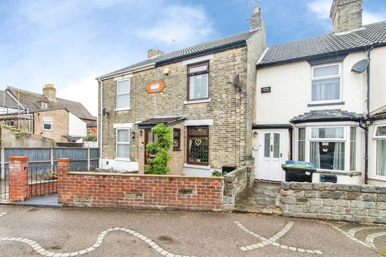 3 bed house for sale — Cambridge Road, Lowestoft