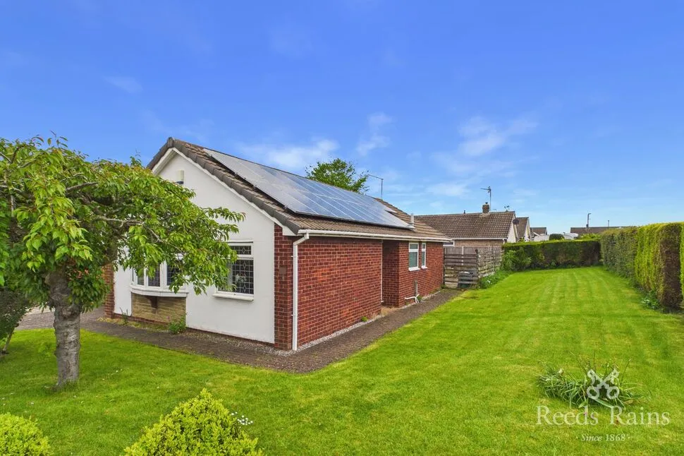 3 bed house for sale — Lockwood Avenue, South Anston, South Yorkshire, S25