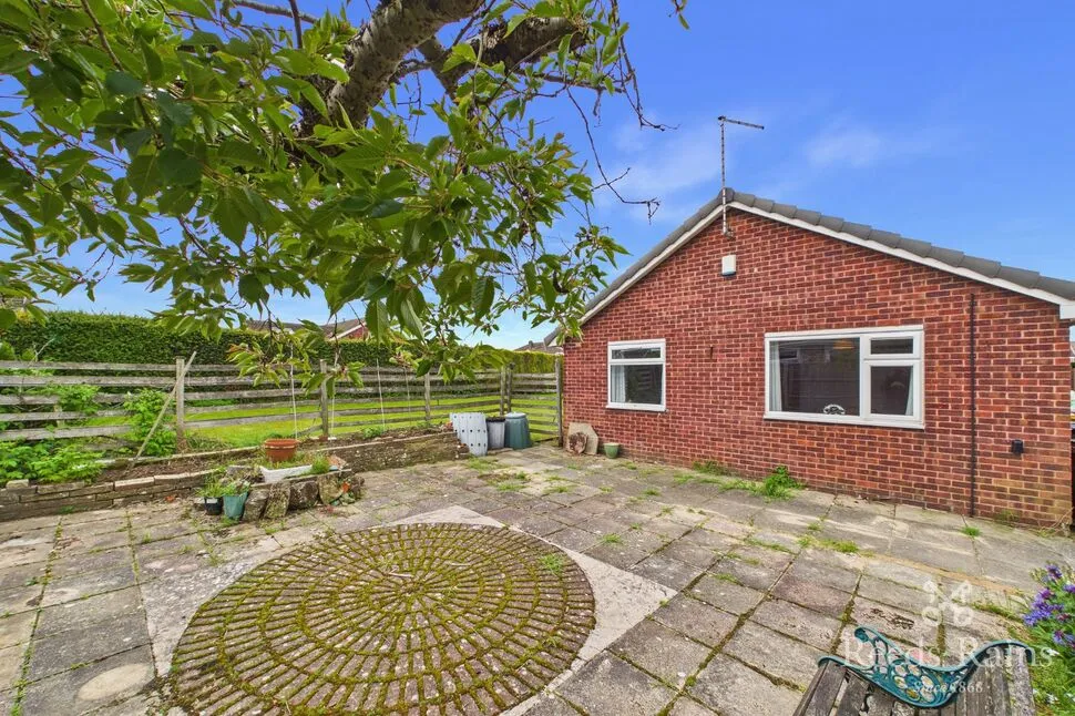 Lockwood Avenue, South Anston, South Yorkshire, S25, photo 2