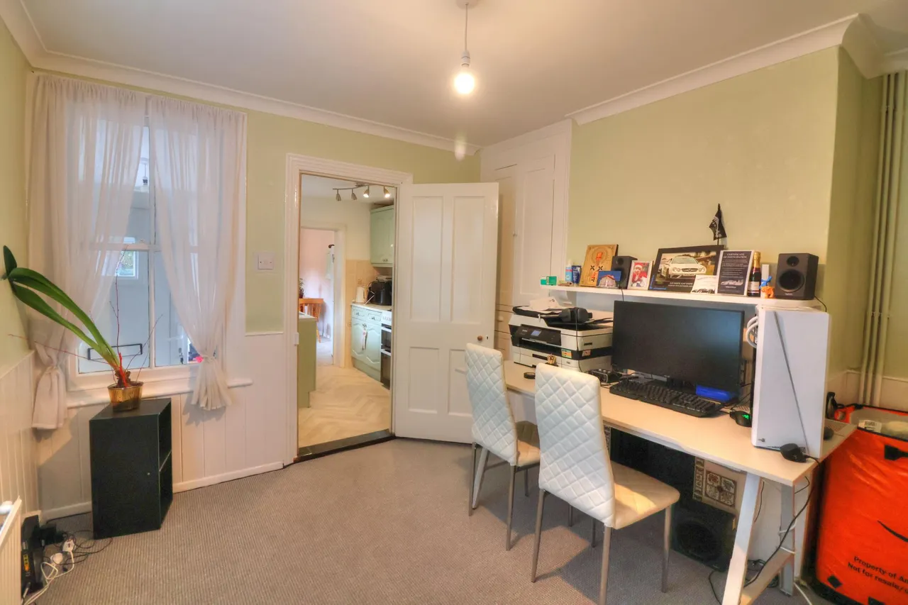 New Road, High Wycombe, HP12, photo 7