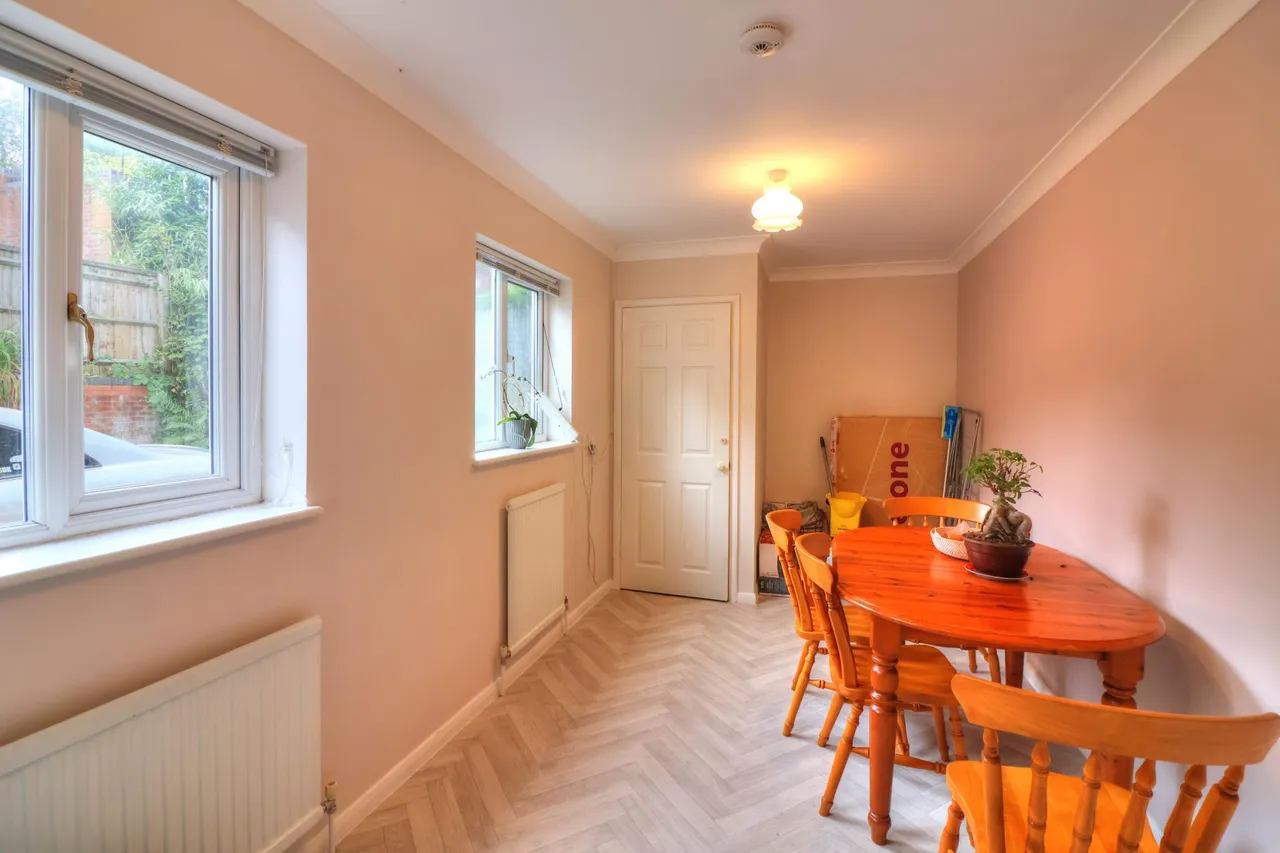 New Road, High Wycombe, HP12, photo 4