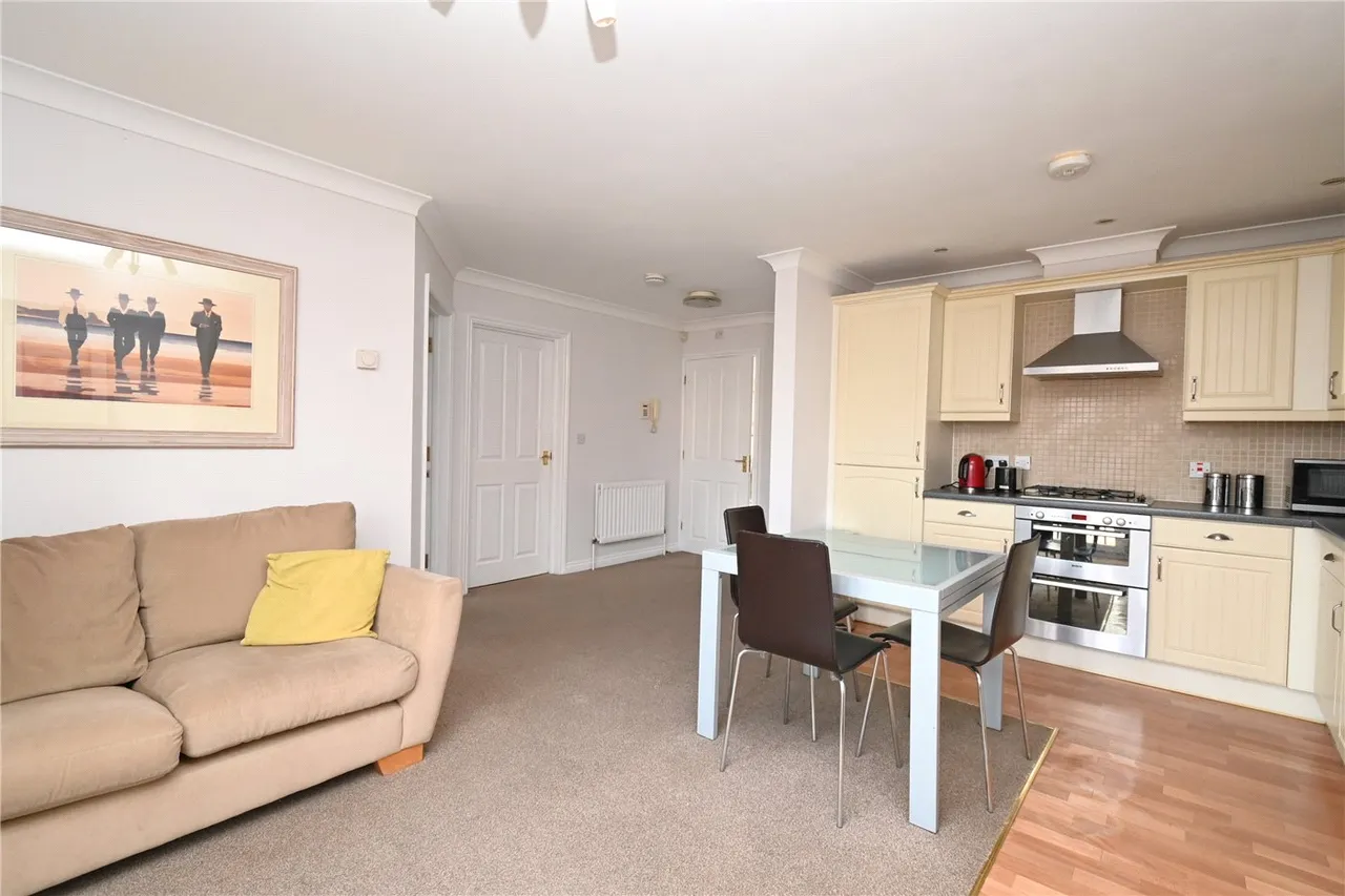 Spring House, Sarum Hill, RG21, photo 3