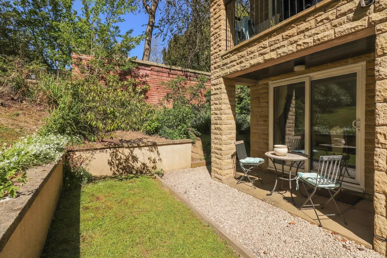 2 bed flat for sale — Taptonville Road, Broomhill, Sheffield