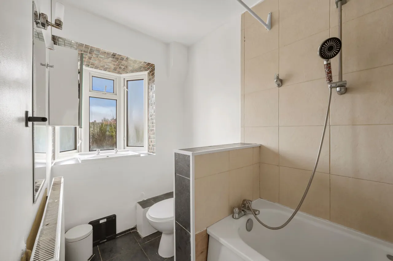 Springfield Avenue, Raynes Park, SW20, photo 9
