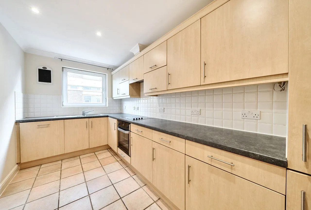 Chatham House, Surrey, 10 Melbourne Road, SM6 8SB, photo 3