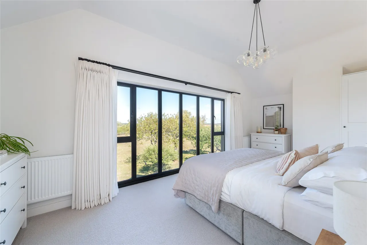 Leckhampstead Road, Akeley, MK18, photo 14