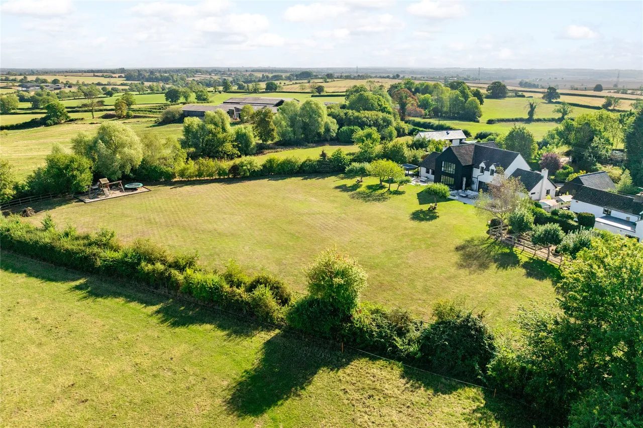 Leckhampstead Road, Akeley, MK18, photo 24